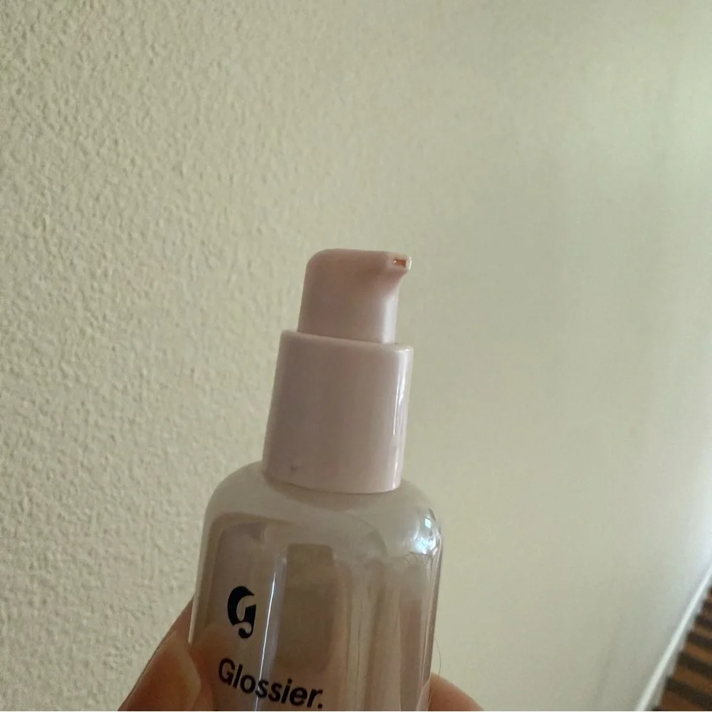 Glossier Futuredew Facial Oil-Serum Hybrid 1.0 oz - Picture 5 of 6